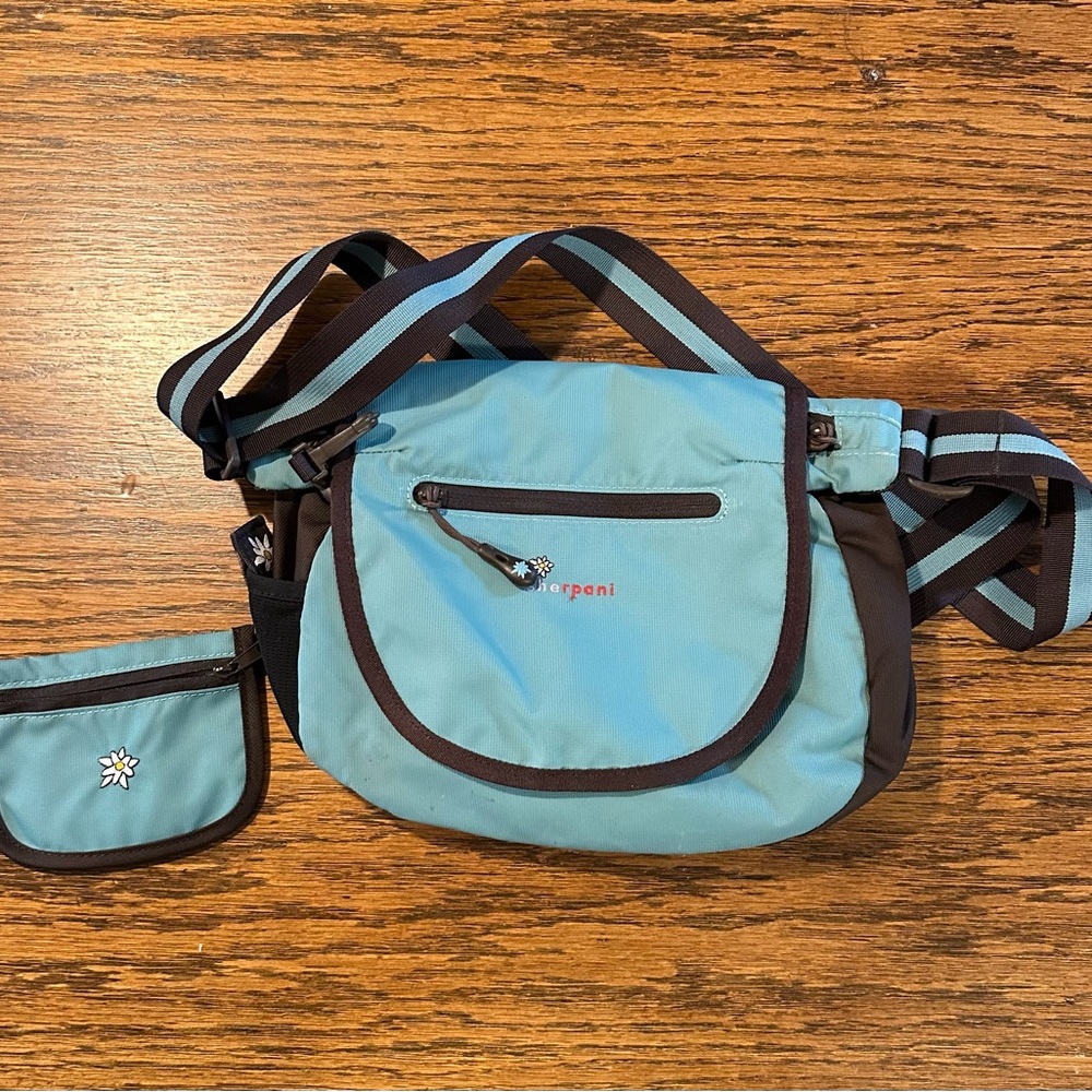 Sherpani Purse size bag crossbody small